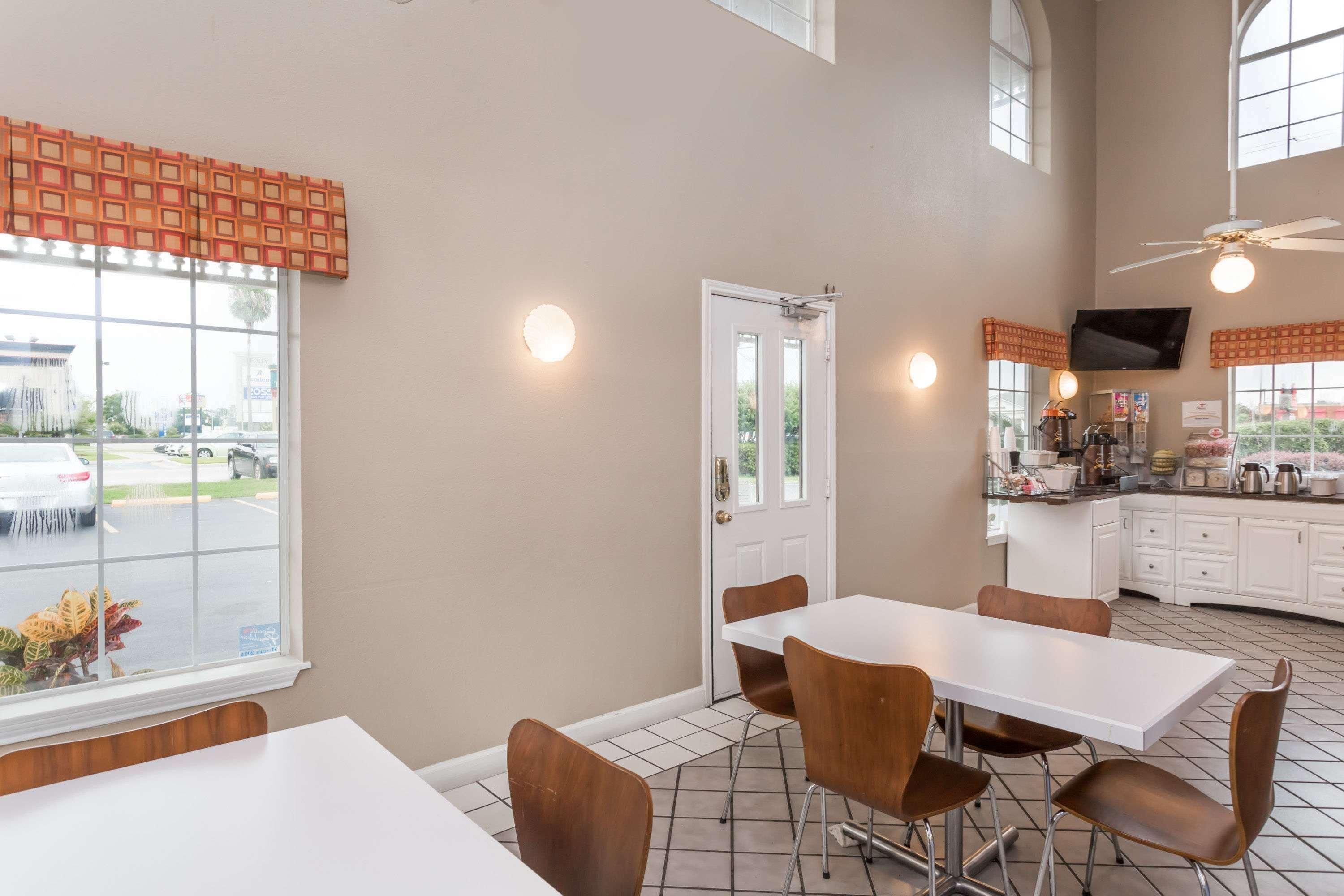 Motel Super 8 By Wyndham Foley Exterior foto