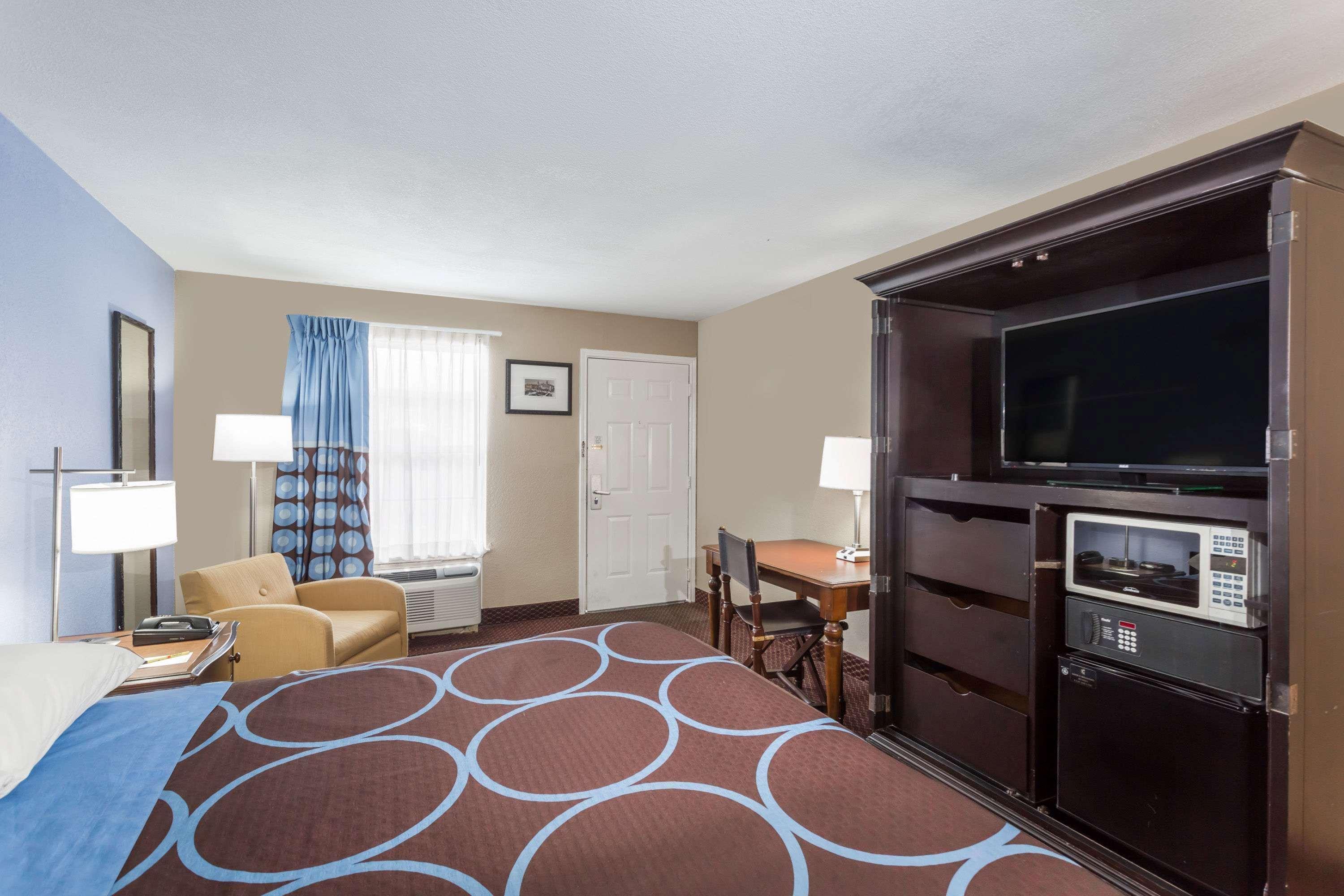 Motel Super 8 By Wyndham Foley Exterior foto